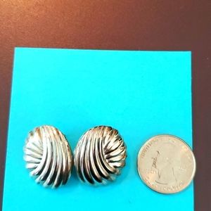 925 sterling silver pretty pierced earrings Beautiful